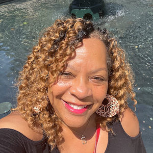 Meet your Posher, Deidra